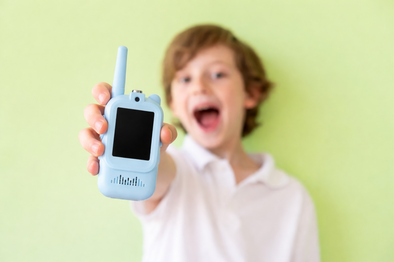 اكتشفوا عالمهم: كيف يحول جهاز لاسلكي بسيط كل يوم إلى مغامرة مدهشة